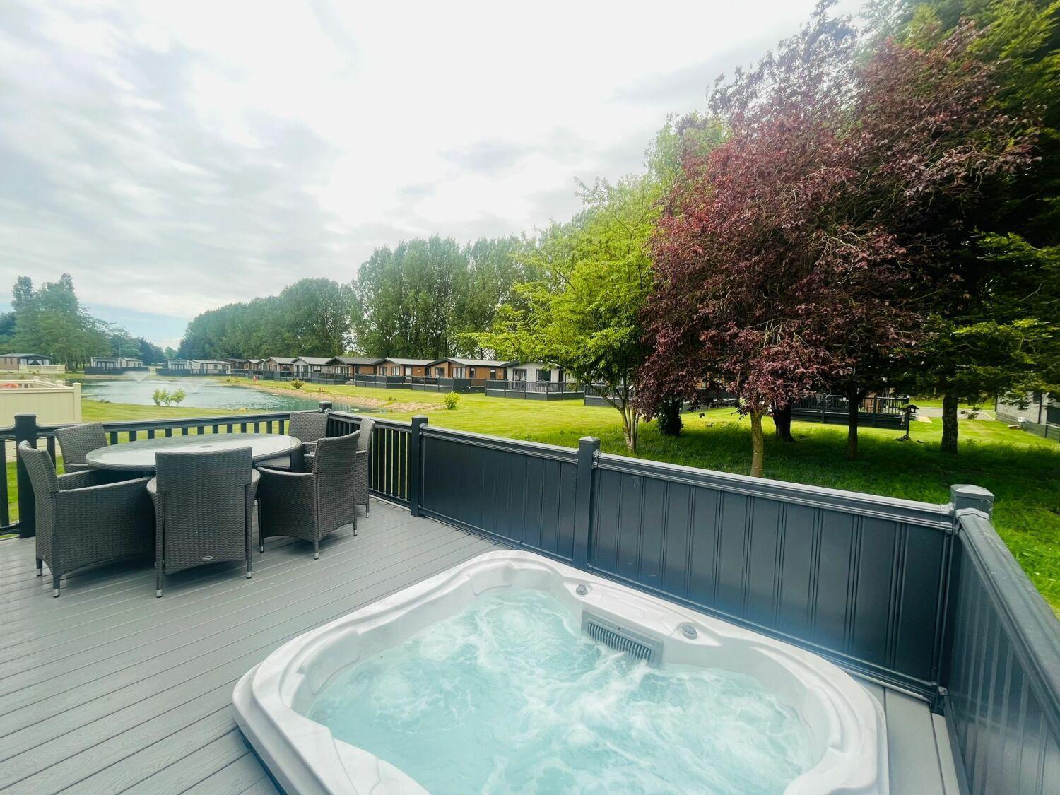 Country Cabin With Hot Tub York Buitenkant foto