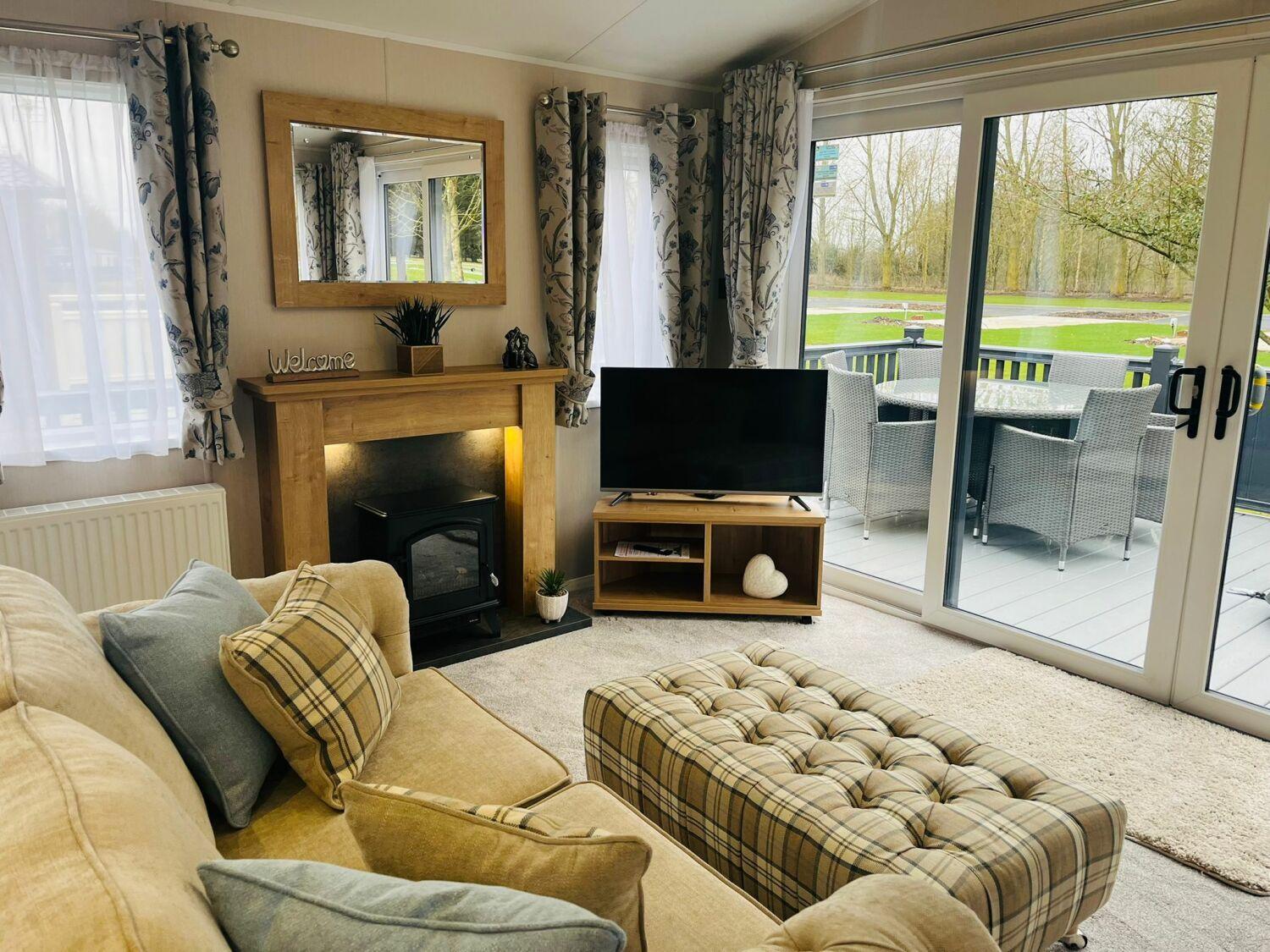 Country Cabin With Hot Tub York Buitenkant foto
